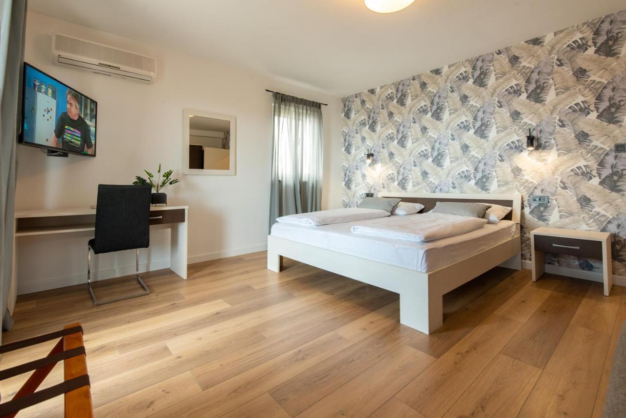 Apartments Amigos Podstrana Extérieur photo