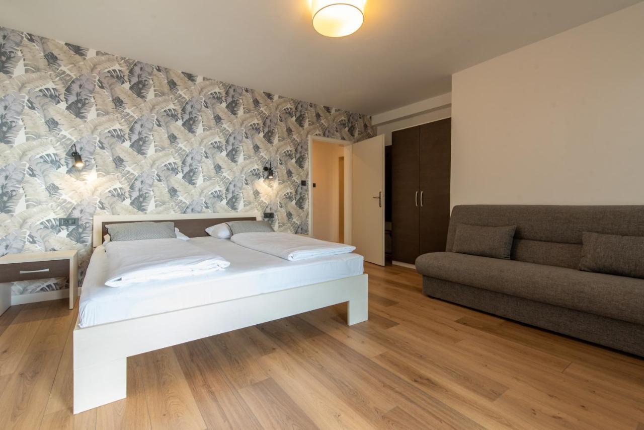 Apartments Amigos Podstrana Extérieur photo
