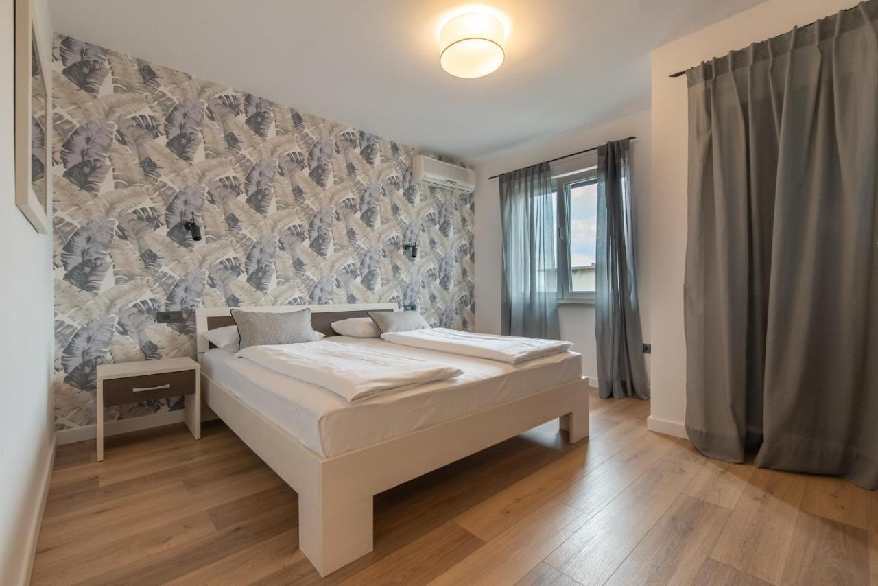 Apartments Amigos Podstrana Extérieur photo